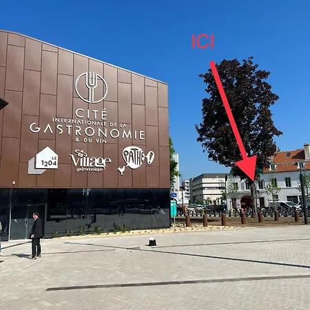 Au Porte De La Gastronomie Апартаменты *